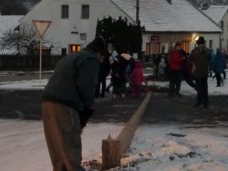 Kácení máje, rozsvěcení stromečku 2017