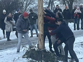 Kácení máje a rozvícení stromečku